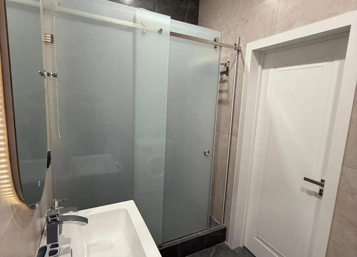 Meridian Apartment5 알마티 0*,